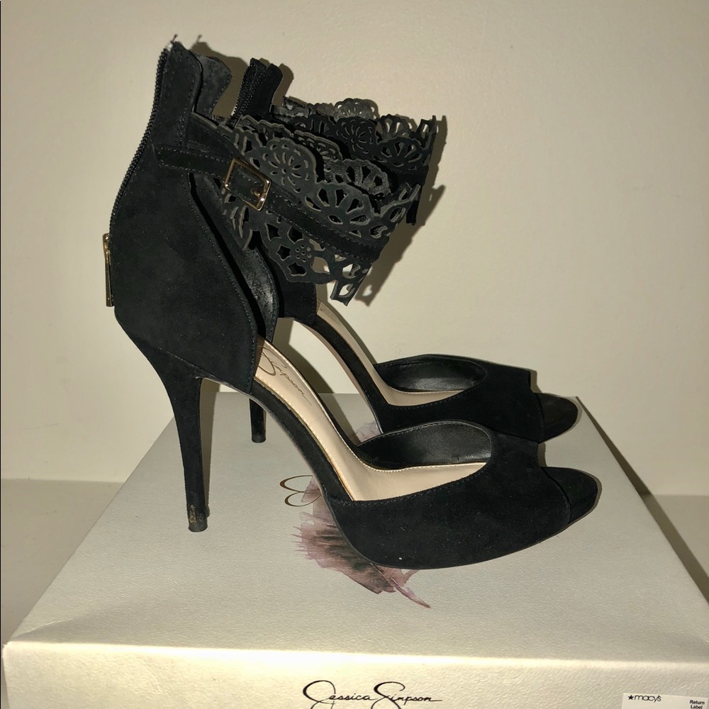 Jessica Simpson Women’s Peep Toe Shoe